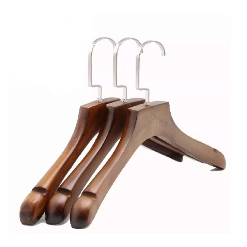 Kvaliteetsed puidust riidepuud